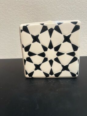 Geometric Ceramic Accent Tile - White and Black Toothbrush Holder